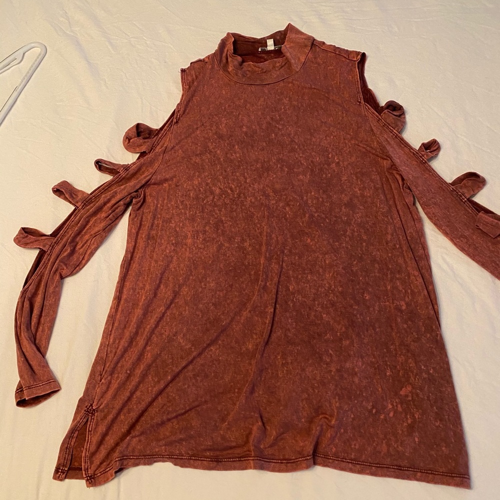 3 for 25! Tunic with cut out sleeves